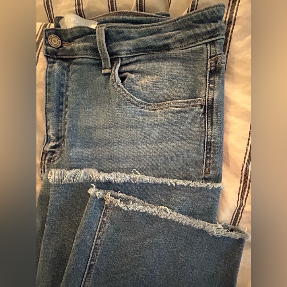 Vervet Wide Leg Distressed Ankle Crop Jeans
